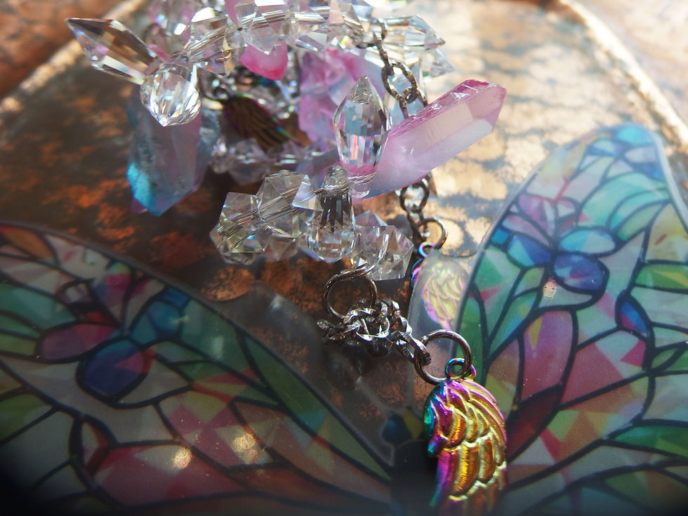 サムネイル： 【新作】ステンドグラス調・Butterfly Suncatcher (蝶のサンキャッチャー)