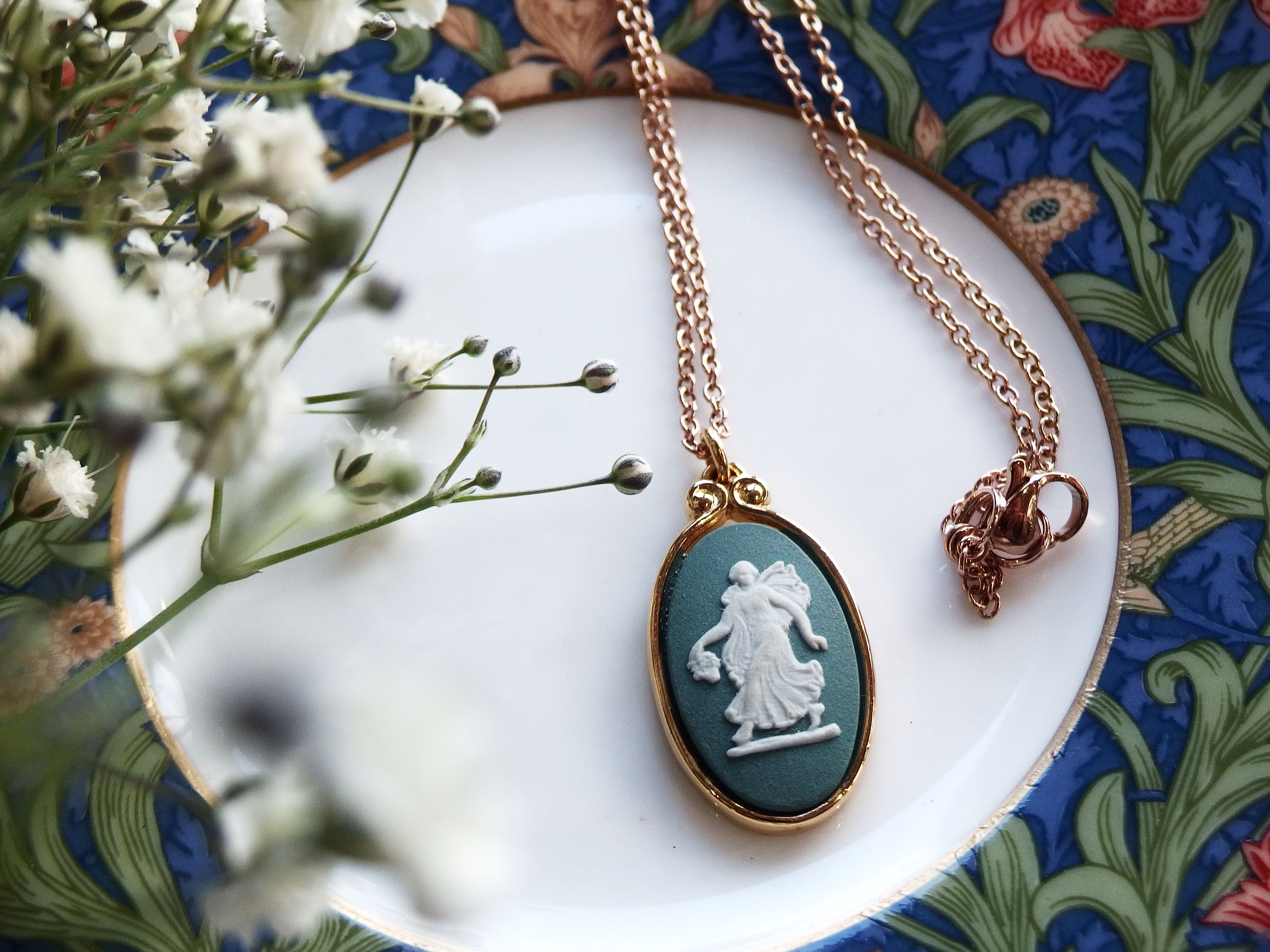 神聖さを醸し出す、女神のカメオ【1点のみ】