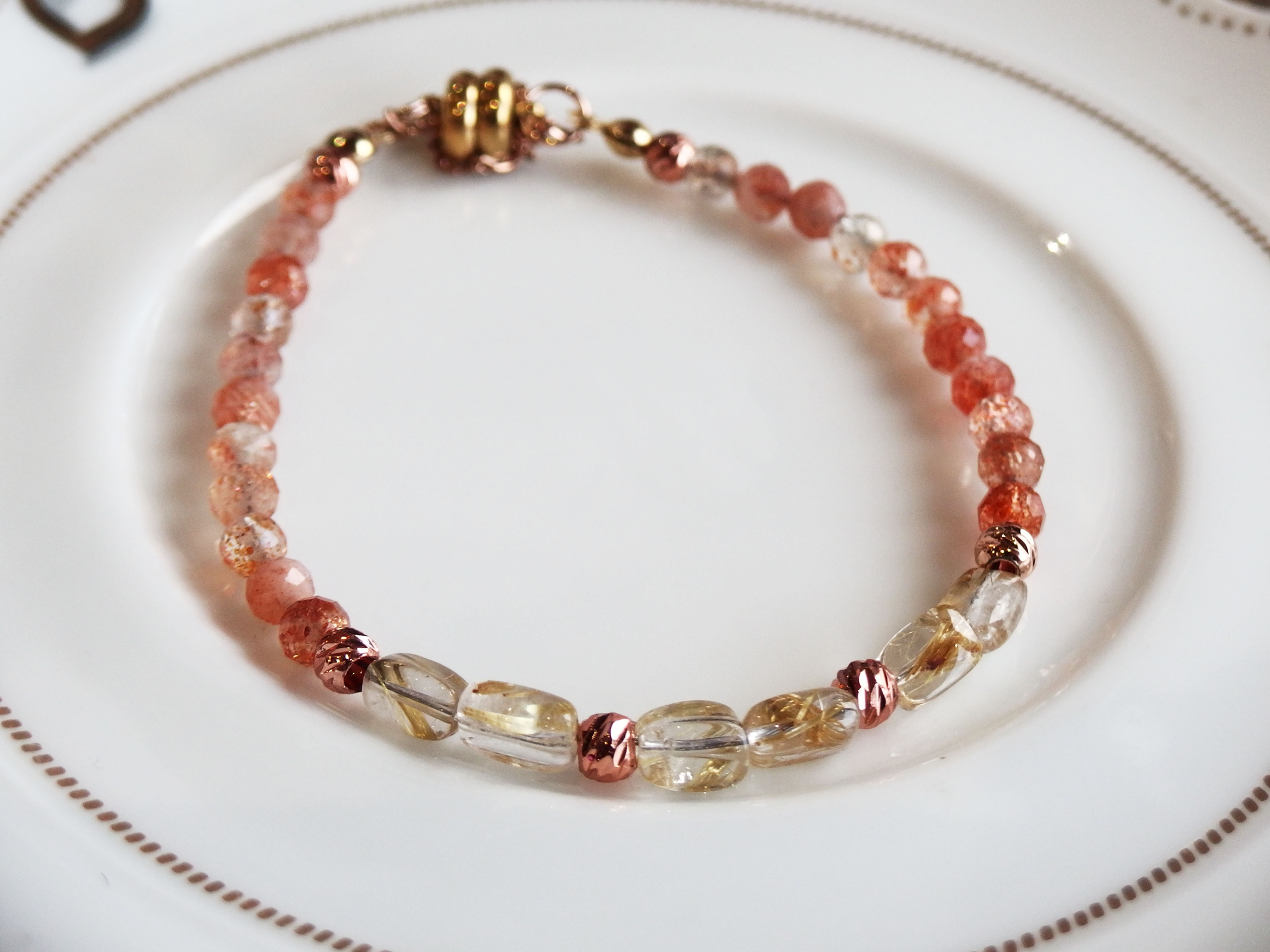 タンザニア産サンストーン4mmとルチルクォーツ