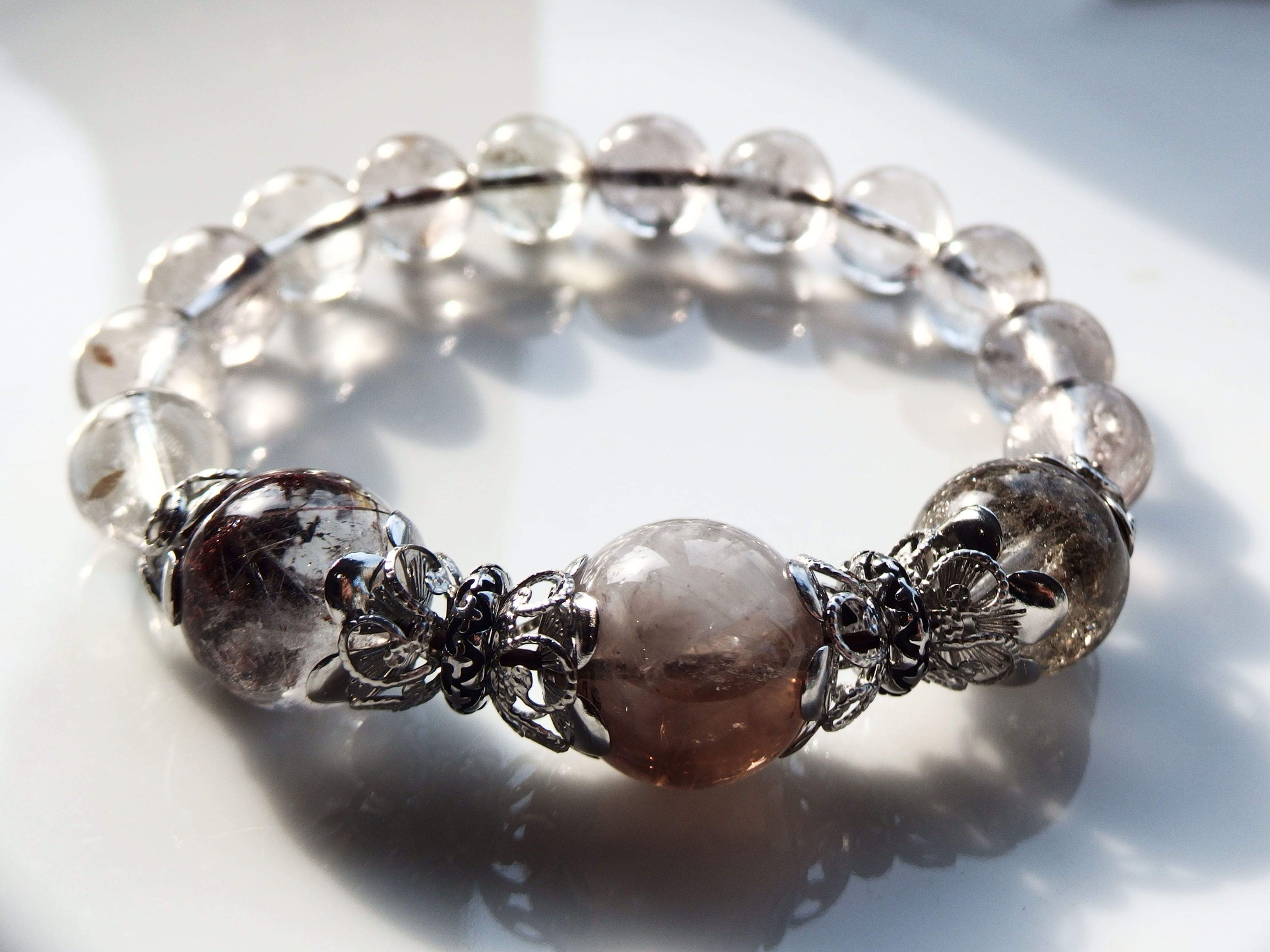 天然スモーキークォーツ10mmとオーラライト23(15mm)、ガーネットinガーデンクォーツを合わせて