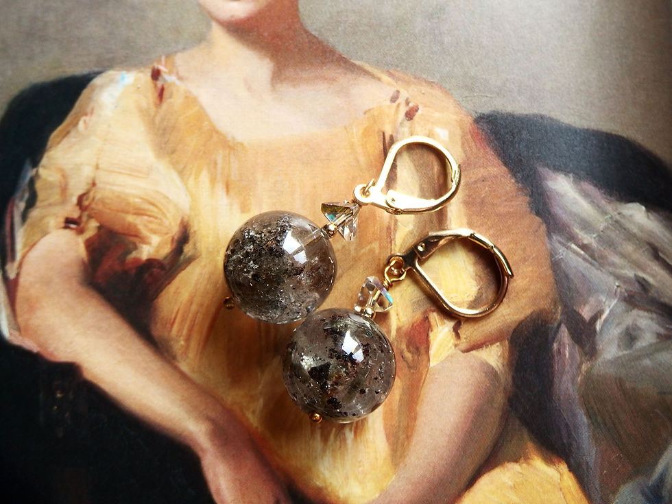 サムネイル： グロッシュラーガーネットinガーデンクォーツ13.5mmのピアス【ザンビア産】