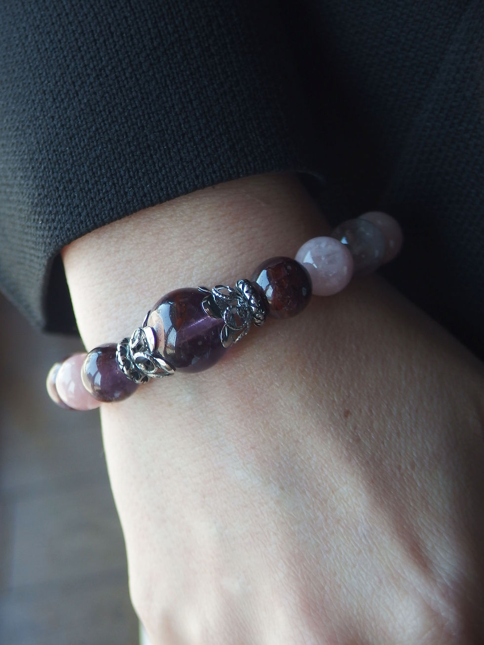 サムネイル： グァバクォーツ10mmとカコクセナイトinアメジストを合わせて ①