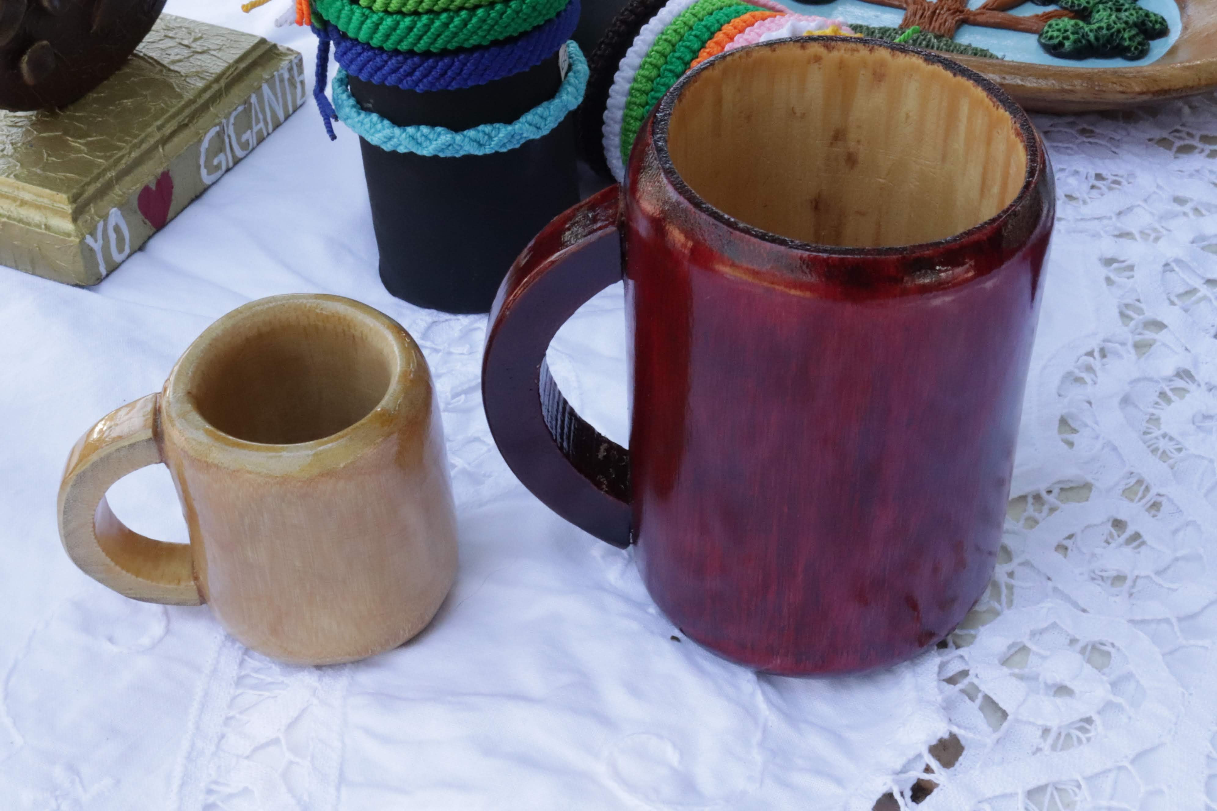 Jarras y pocillos en guadua