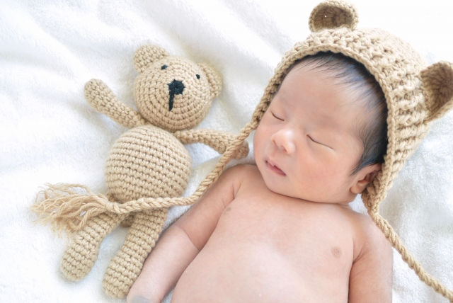 編みぐるみとあかちゃんの帽子