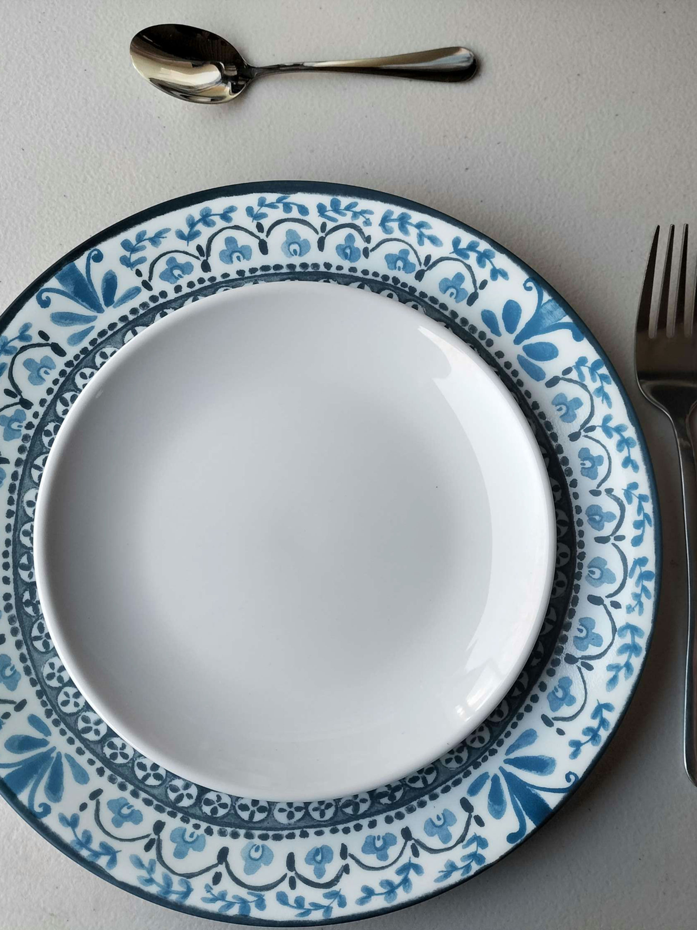 Mediterranean alternate place setting (b)