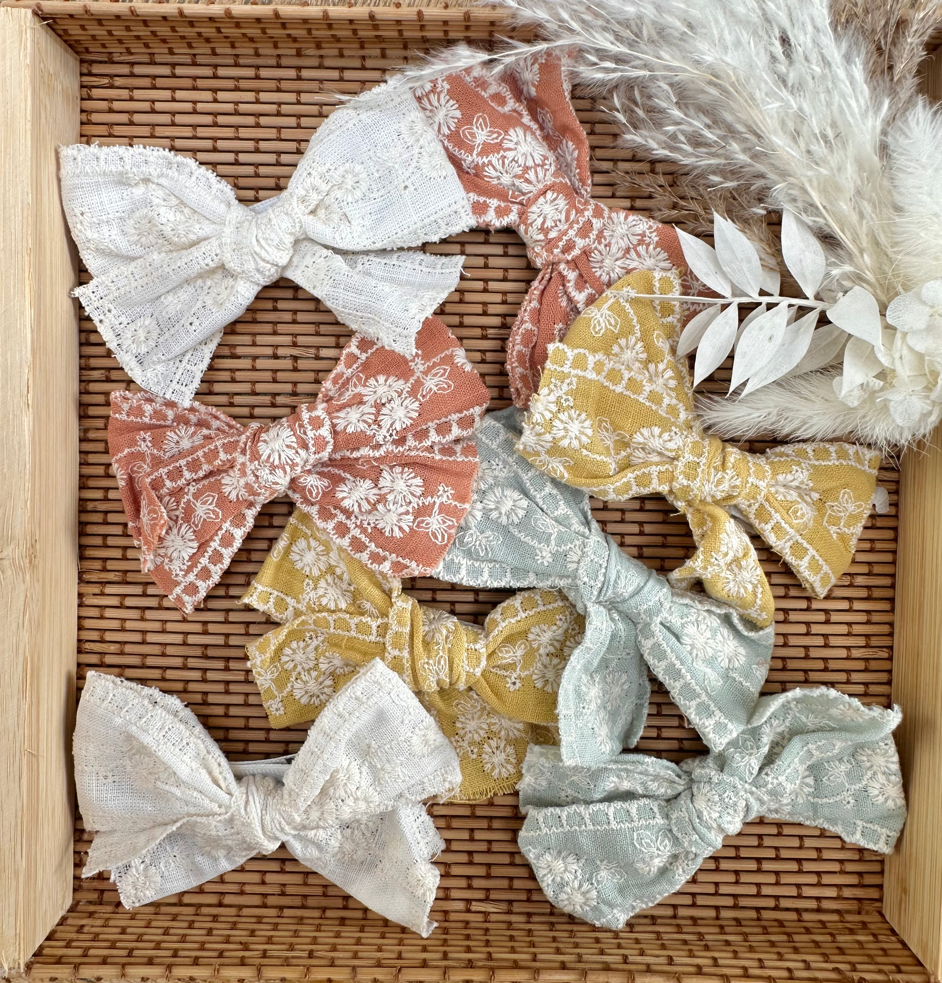 Broderie Bow Clips (pair)