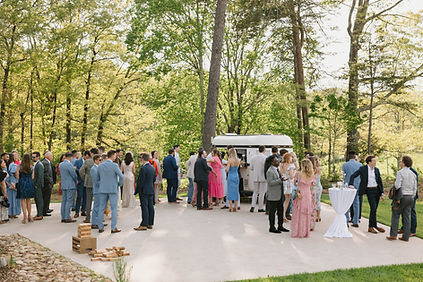cocktail hour at Vezalay Mountain Venue