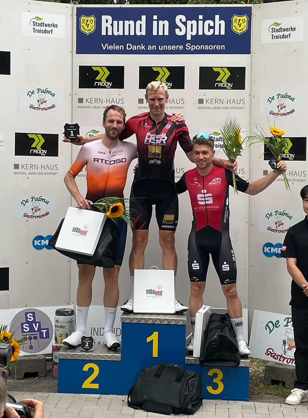 Dennis Schneider sprintet erneut aufs Podium – starke Auftritte der Sturmvögel beim Großen Preis der Stadt Troisdorf