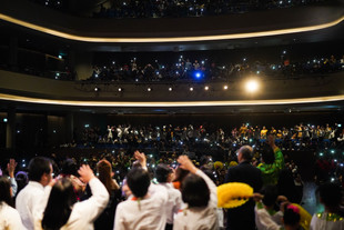 crowd2.jpeg
