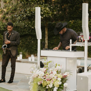 Microphones, Speeches, and Sound: How to Make Toasts Sound Clear at Your Reception