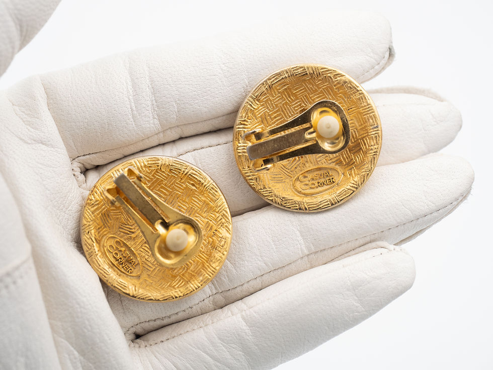 Thumbnail: CASUAL CORNER vintage clip on earrings