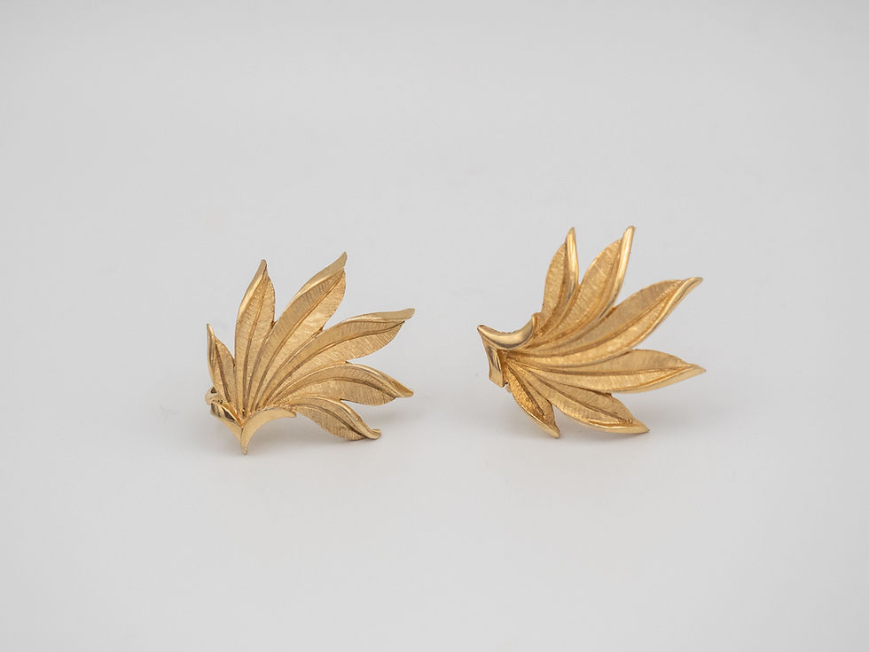 Thumbnail: TRIFARI leaves shape vintage clip on earrings