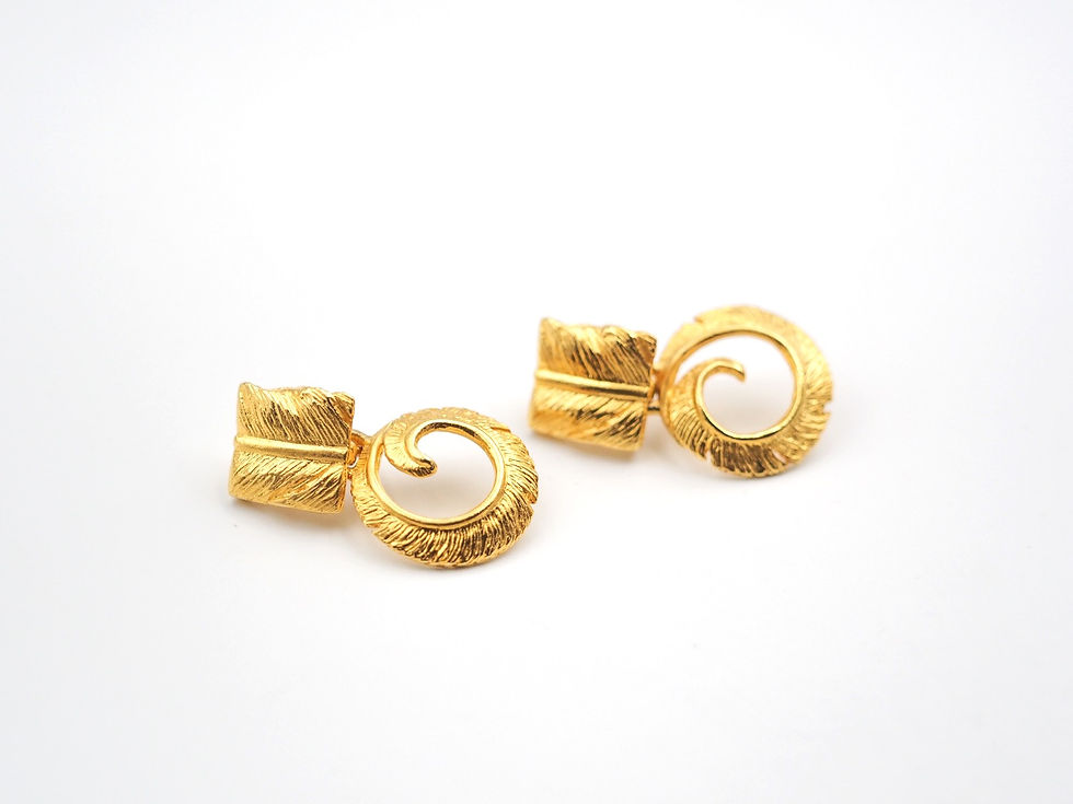 Thumbnail: Vintage feather / leaves shape clip on earrings