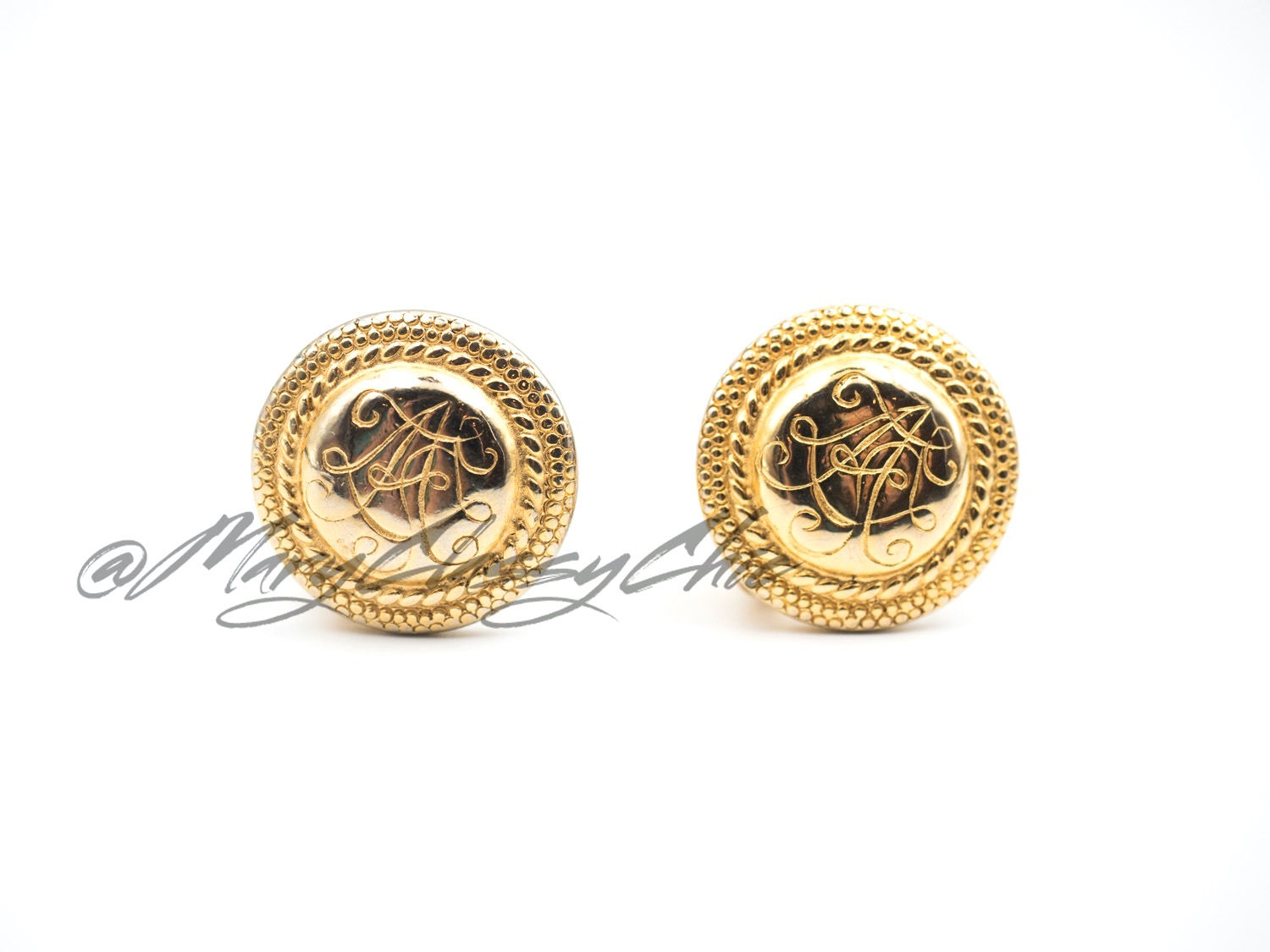 Round buttons vintage Clip on earrings