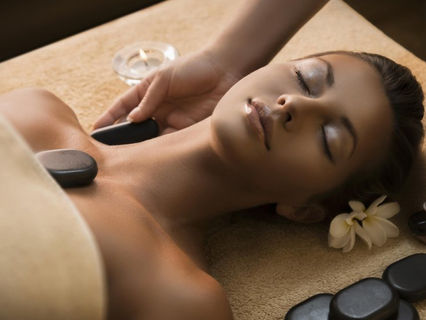 "Le massage aux pierres chaudes pour se détendre"