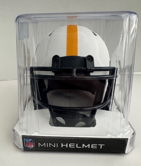 Thumbnail: Facemask of helmet