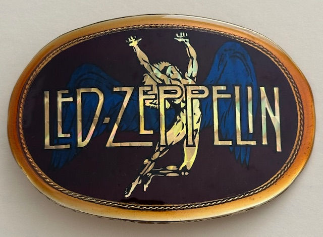 Thumbnail: Closeup of front of buckle