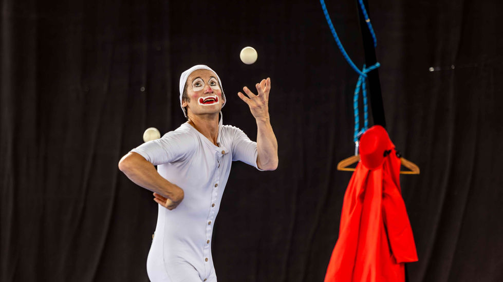 SOLTAR | Espectáculo de N+1 | AMARELO Distribución Escénica