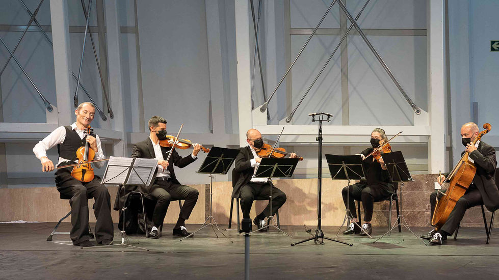 DIVERTIMENTO | Espectáculo de N+1 | AMARELO Distribución Escénica