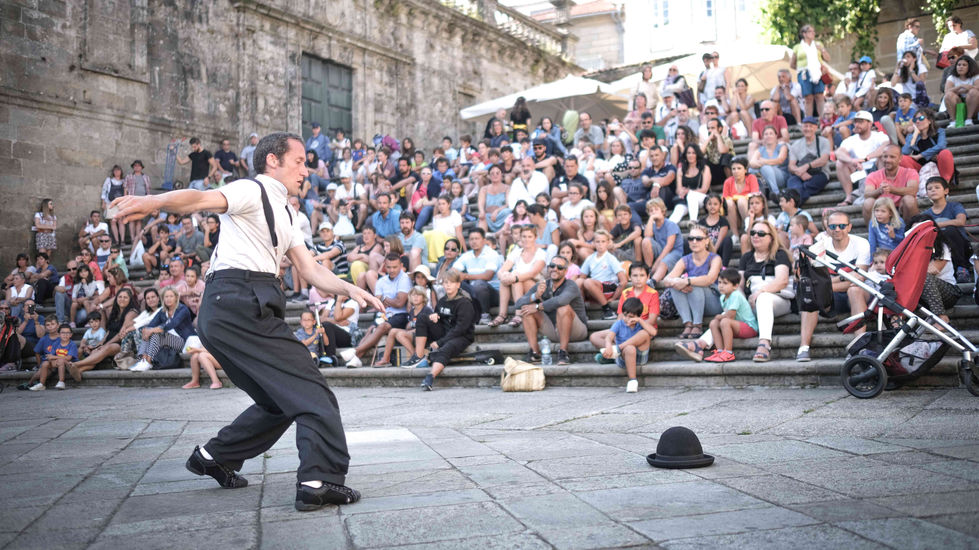 CIRCANELO | Espectáculo de N+1 | AMARELO Distribución Escénica