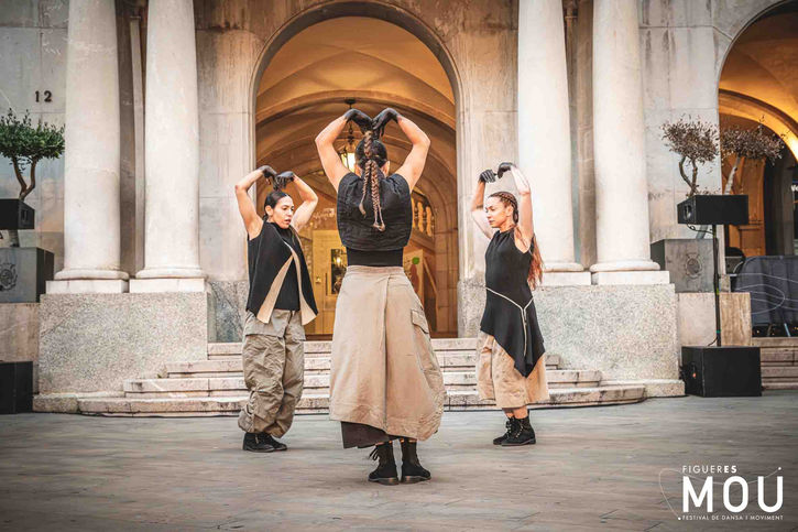 TRÏADE Repertorio GLOVO
Colectivo en Danza
