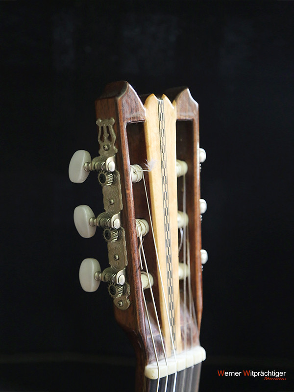 Miniaturbild: Klassischer Flamencogitarre 08