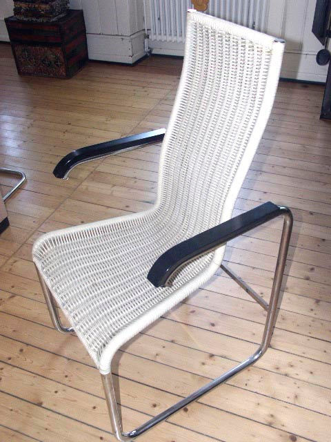Freischwinger Tecta D25
