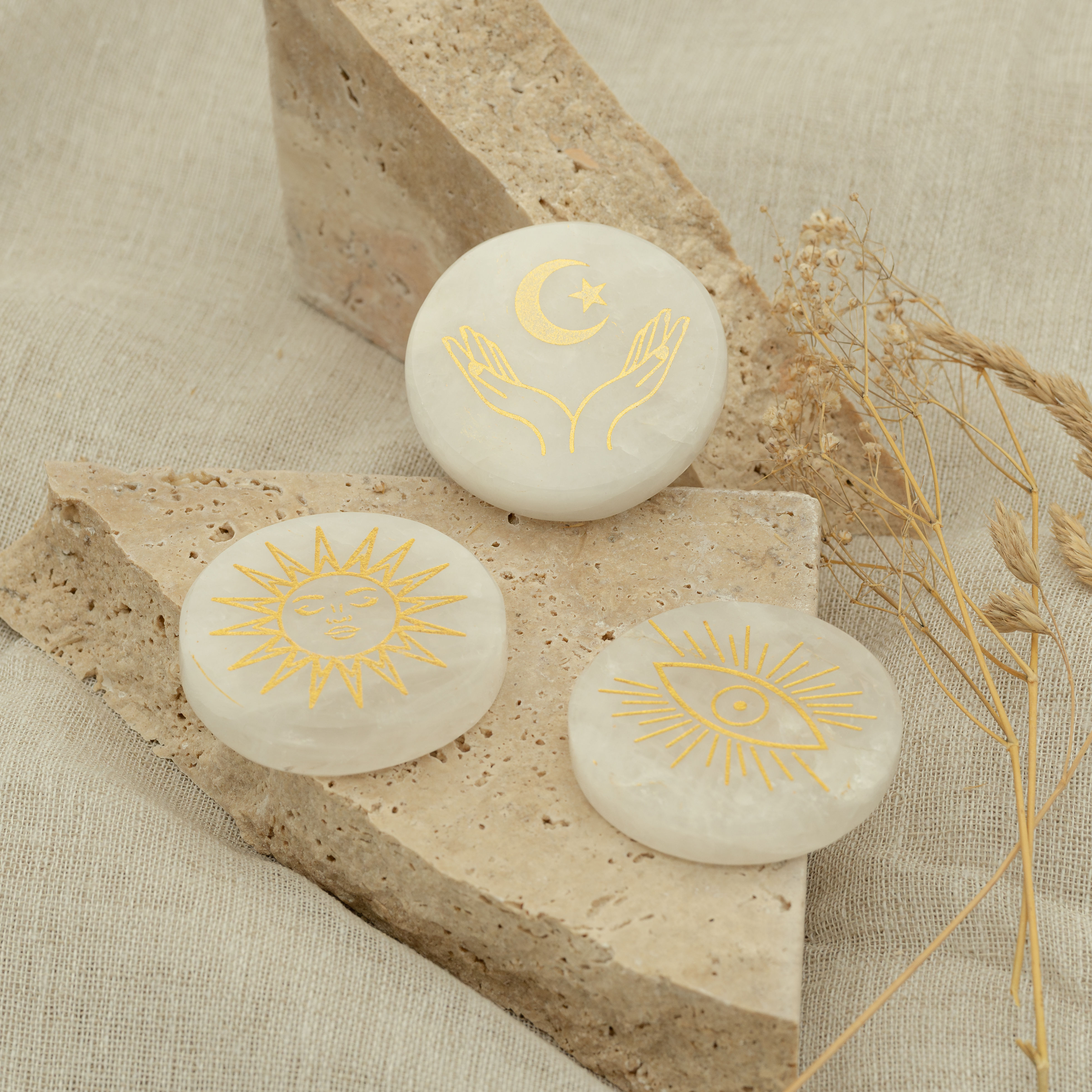 Gravierte Bergkristall-Scheiben