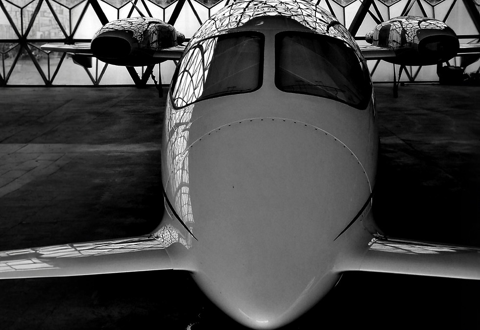 DIIVA-Front-SW-futuristisch-Website_edited.jpg