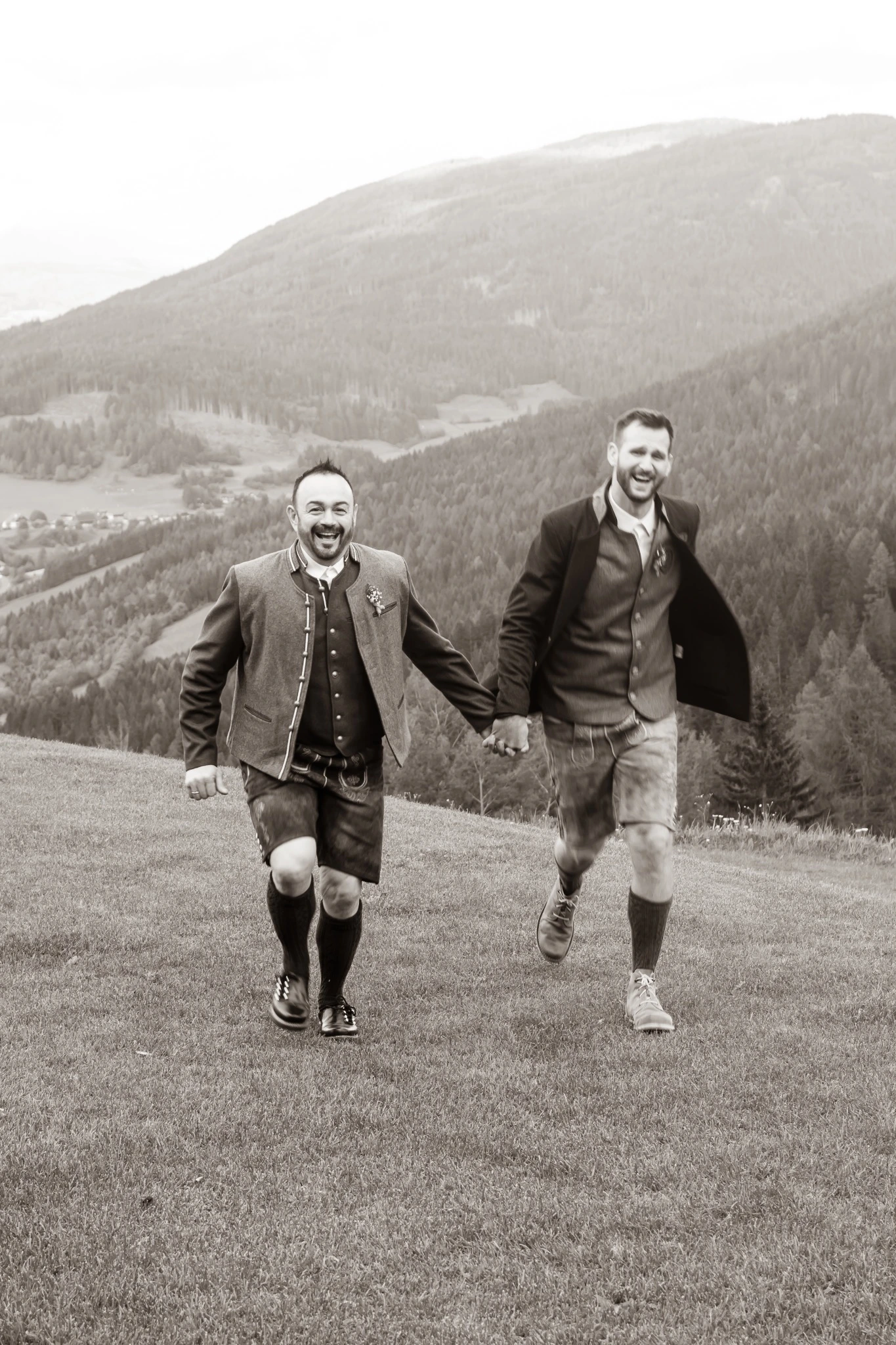 Max Prodinger und Daniel Köstinger gemeinsam auf einer Bergwiese