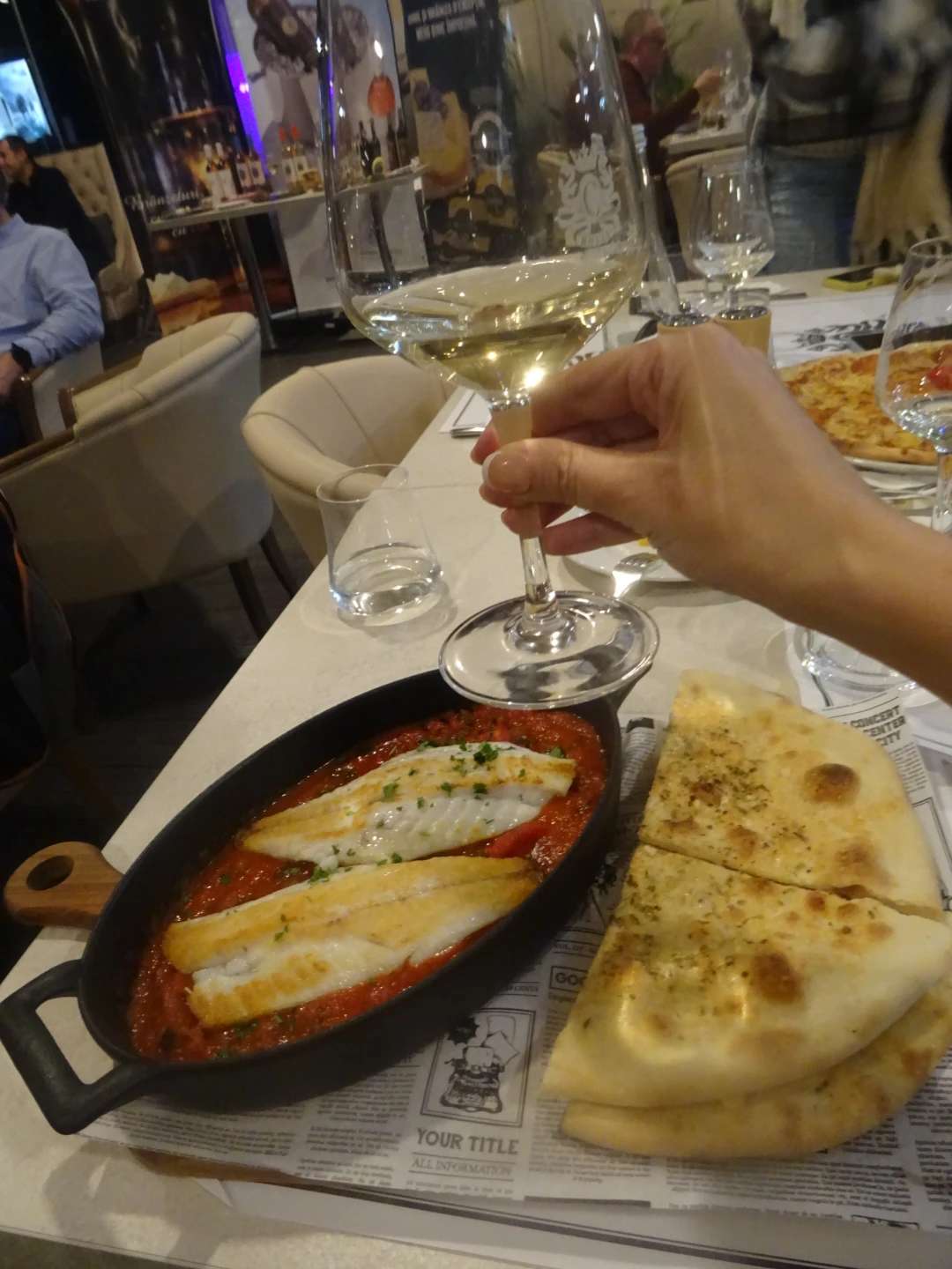 Branzino cu Herb Tămâioasă Românească și Sauvignon Blanc demisec la C House Milano