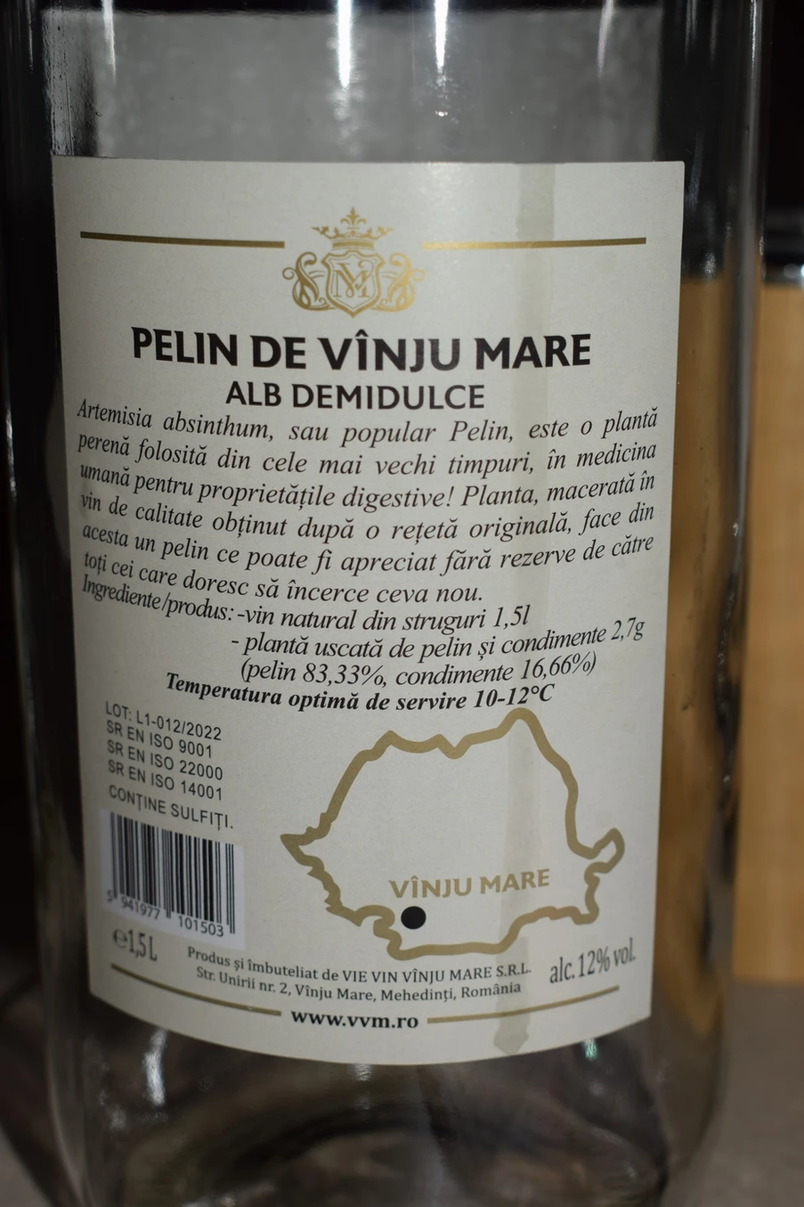 Vin cu Pelin de la Cramele Vînju Mare @Foto credit: Daniel Botea