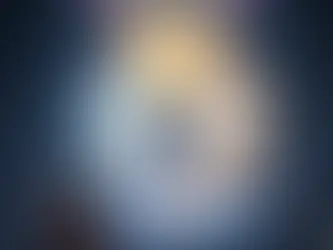 Un personnage avec une tête de télévision orange et triste est à genoux tandis qu'un certificat d'irréparabilité TVAMOUR flotte au-dessus d'une colonne de lumière magique, avec un ange TV arc-en-ciel planant au-dessus, symbolisant le document comme solution ultime.