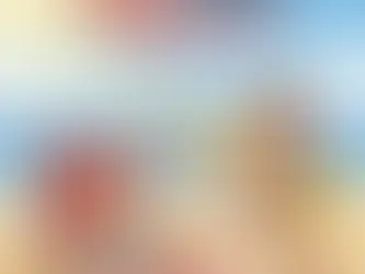 Une TV sur une plage souffre de la chaleur à côté d'un thermomètre. Romuald (TVAMOUR) arrive avec de la crème solaire 'Ventilation' et une attestation d'irréparabilité, symbolisant la protection de la TV contre la canicule et la gestion des pannes.
