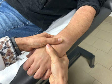 Riabilitazione frattura polso Fano - Trattamento manuale rigidità dopo gesso