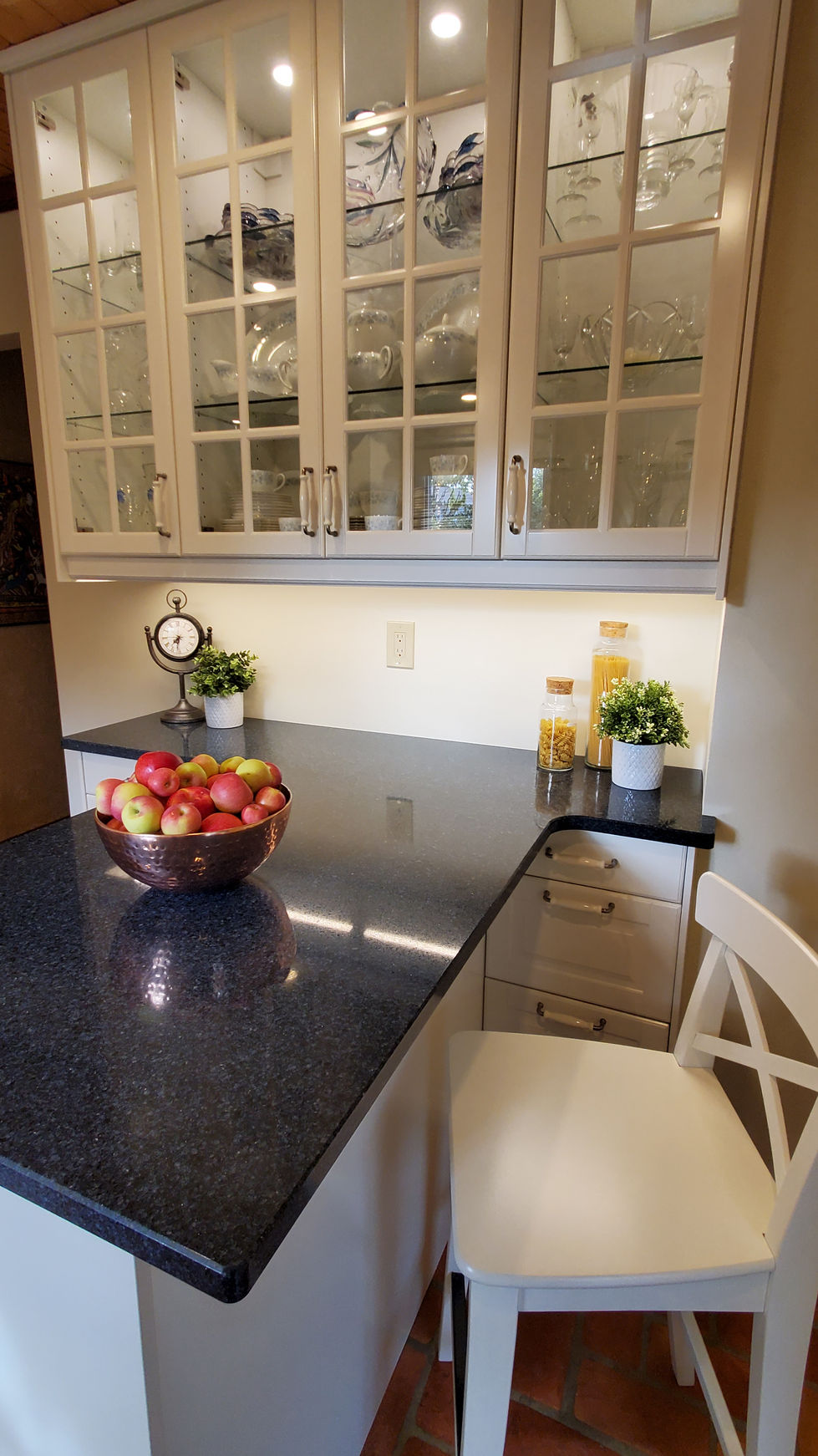 New kitchen peninsula