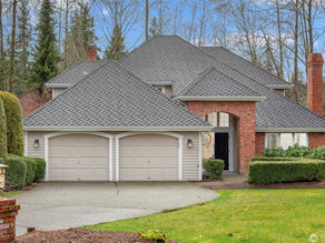 Median price in Bellevue for April 2024 was $1,900,000