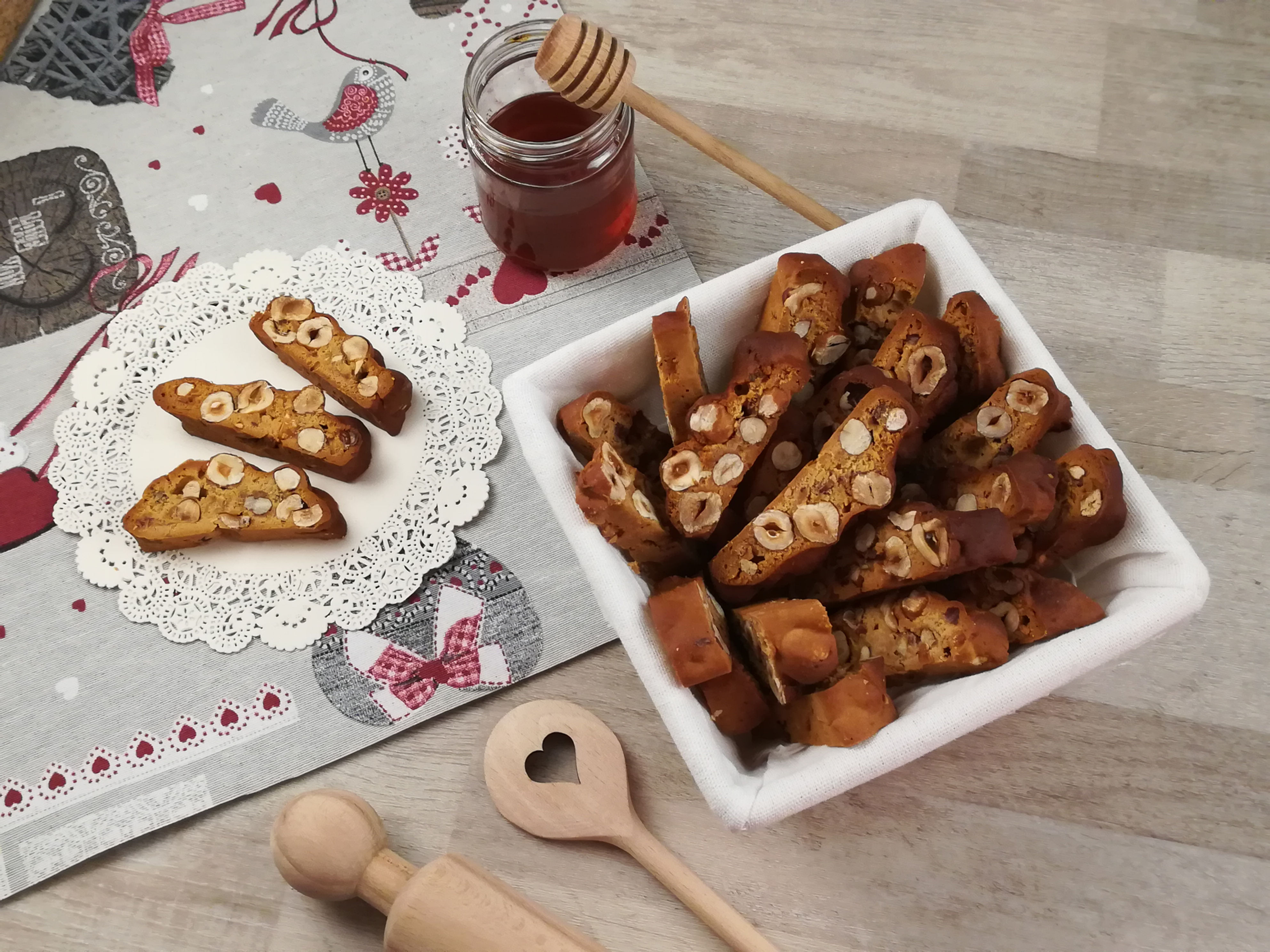 Tozzetti miele e nocciole intere