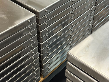 Crafted with robust enameled surface and high-quality stainless steel, our product combines durability and heat resistance.