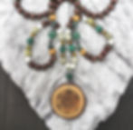 Mala mit Anhänger aus einer Astscheibe