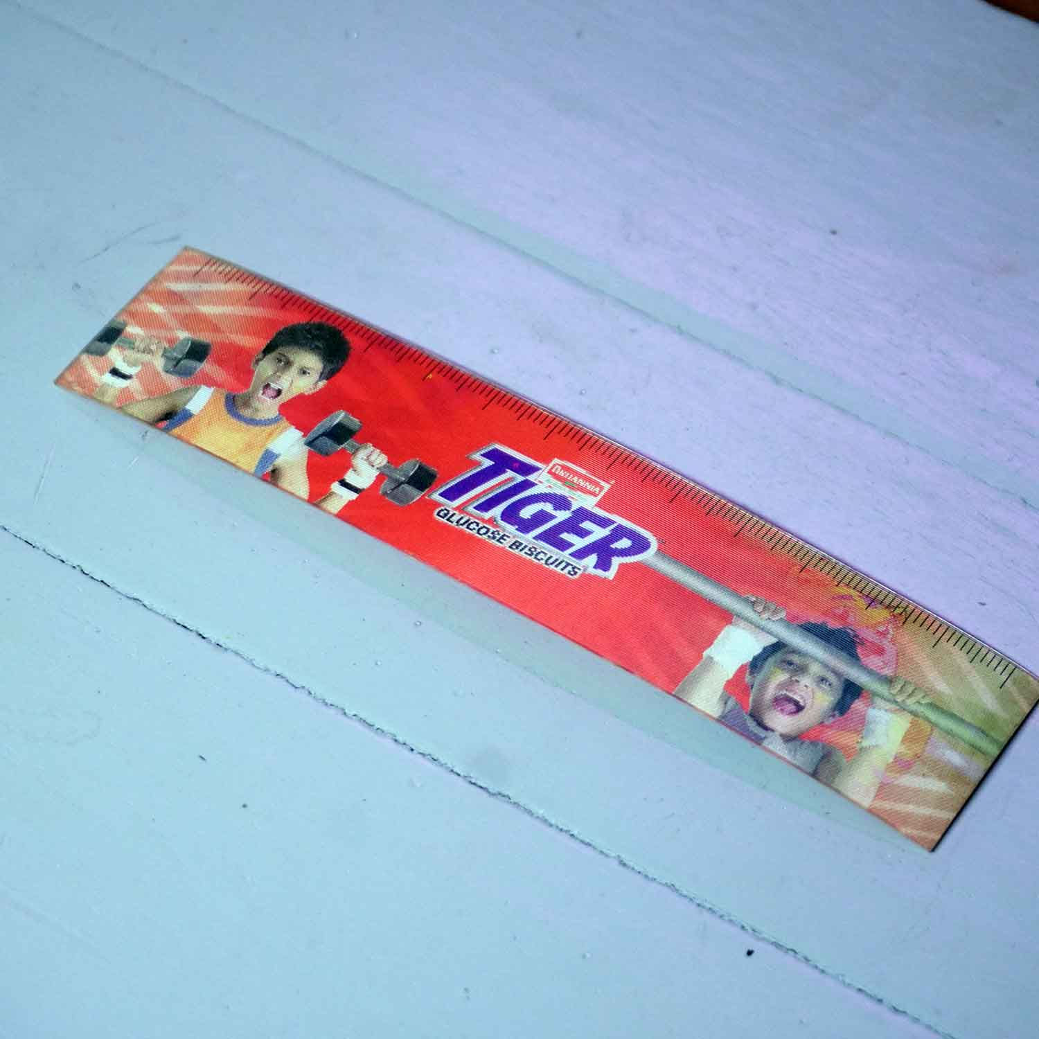 Vintage Britannia Tiger Glucose Biscuit Lenticular 3D scale