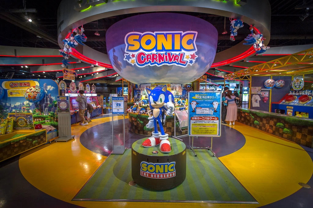 Sonic statue at Joypolis