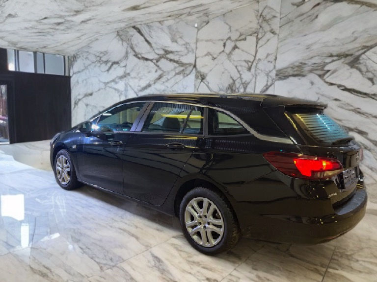Thumbnail: Opel Astra 1,6 Diesel Sport Tourer Innovation uj motor 54e km