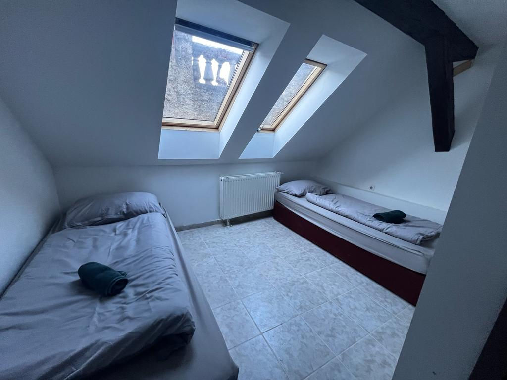2 hálószobás+nappalis, 55 m²-es tetőtéri lakás.(5) Szombathely, Thököly u.