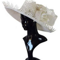 United Kingdom
Winter
Inspired by UK. A white winter scene with intricate
lacy patterns whilst icicles dangle like smooth
pearls.