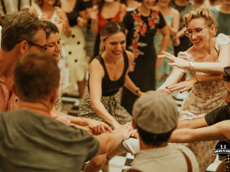 Lindy Hop mu Solo Jazz mı? Hangisiyle Başlamalı?