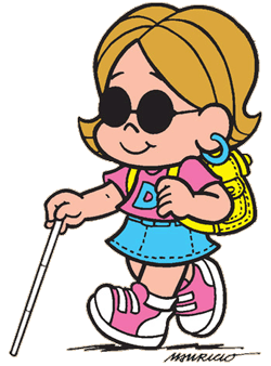 Dorinha passeando de mochila amarela nas costas