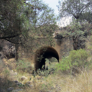 El patrimonio material: puentes y haciendas fortificadas