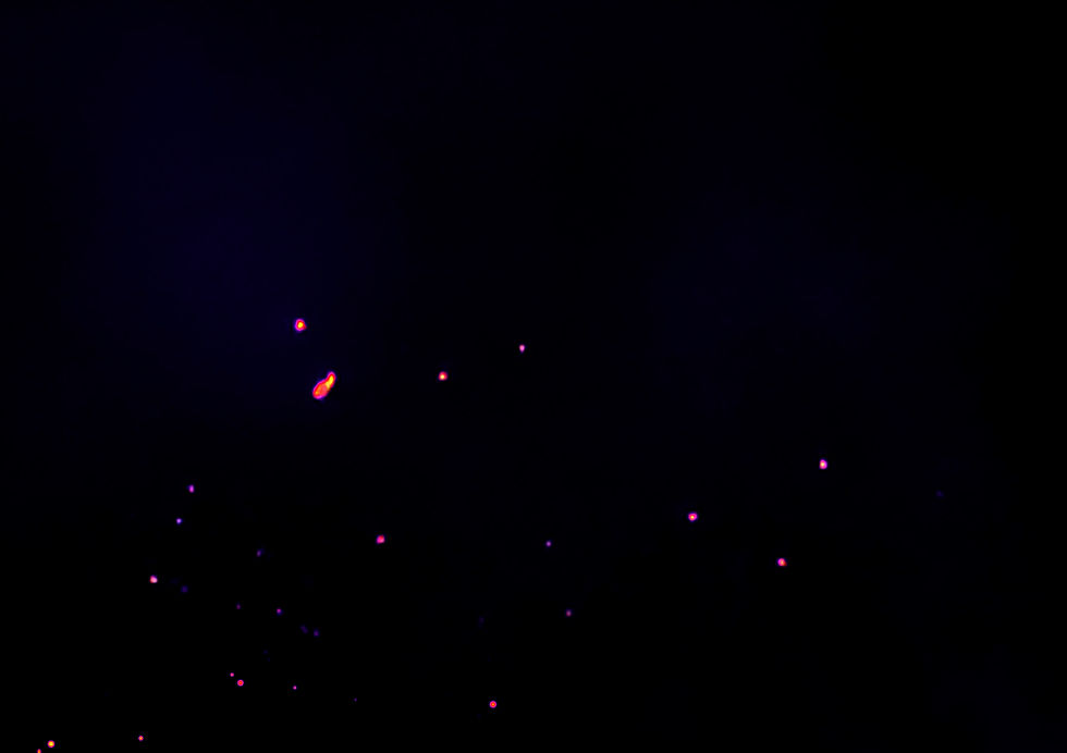 Tecnologia_digital_abstrata_pedra_luz_vermelha_em_fundo_preto-MENOS-FAISCAS.jpg