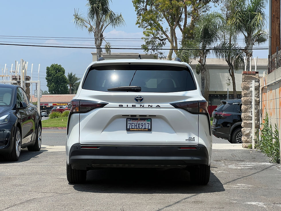Thumbnail: 2023 Toyota Sienna XLE